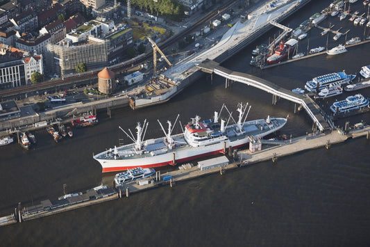 Die Cap San Diego beim Hamburg Rundflug mit dem Gyrocopter