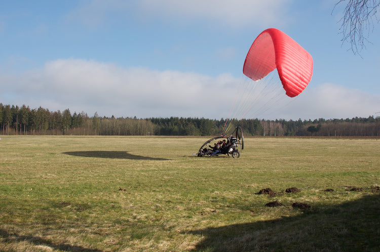 Ein Rundflug mit unserem Motorschirmtrike Xcitor ist ein ganz besonderes Erlebnis - Flieg frei wie ein Vogel