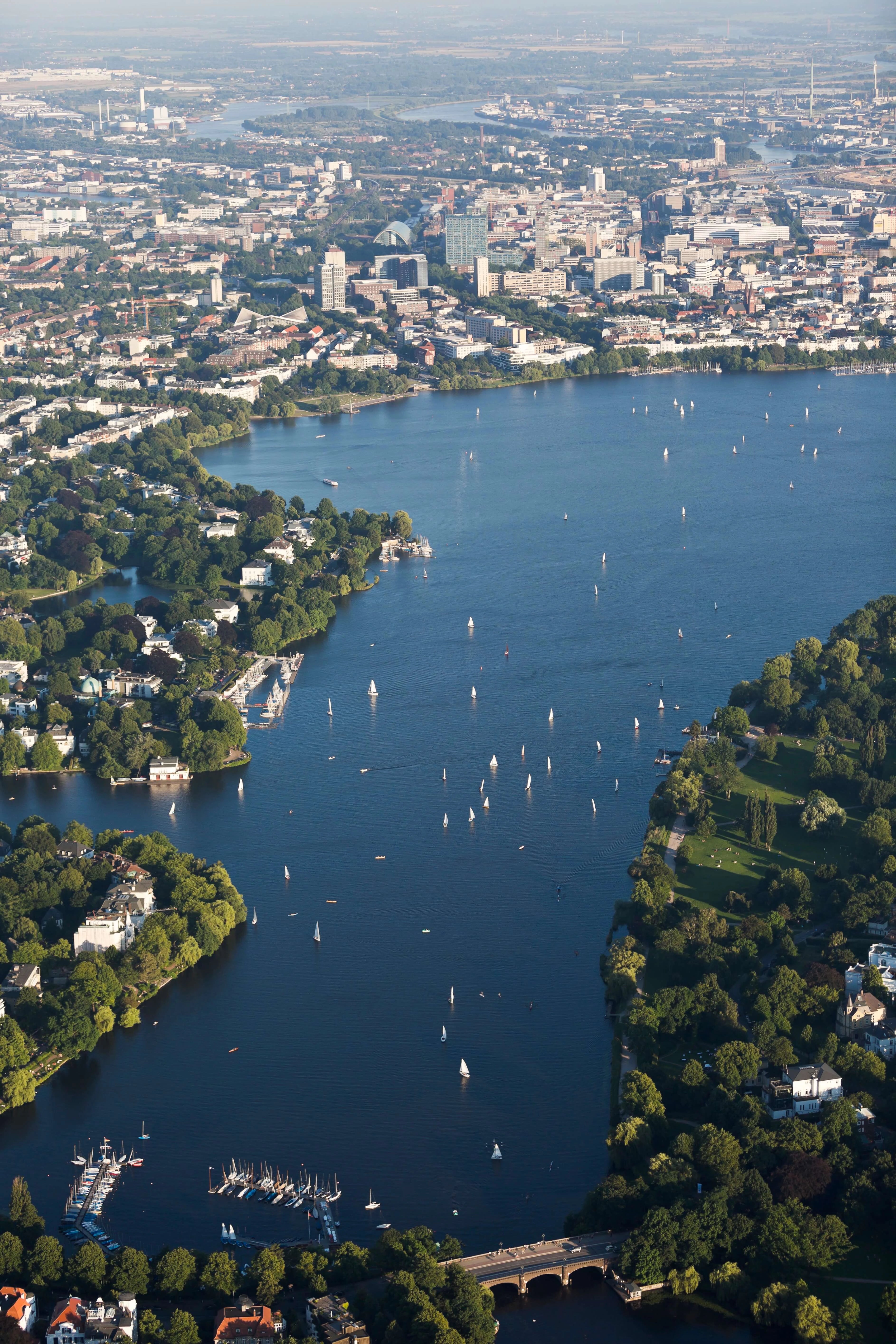 Die Hamburger AUßenalster auf 40 m Höhe erleben mit Flugtraum Gyrocopter Rundflug