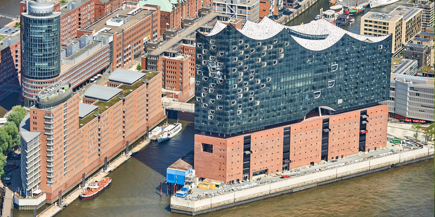 Hamburg mit der Elbphilharmonie bei einem Rundflug mit dem Gyrcopter von Flugtraum
