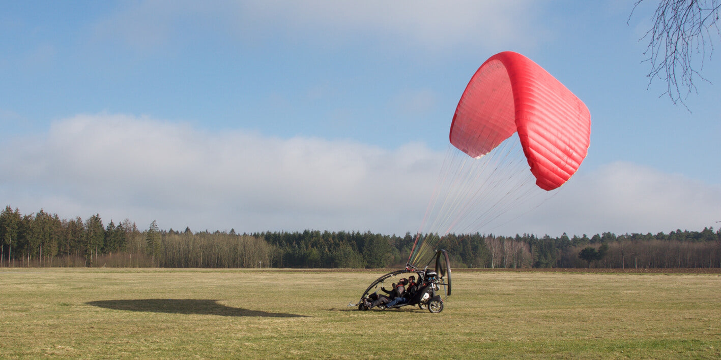 Erlebe das Fliegen mit dem Motorschirmtrike Xcitor bei Flugtraum